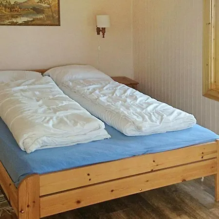 11 Person In Bud-by Traum * Bud