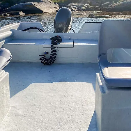 11 Person In Bud-by Traum * Bud