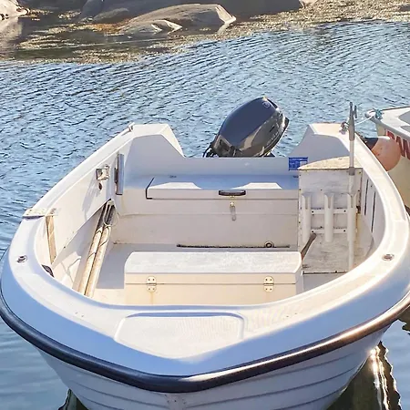 11 Person In Bud-by Traum *