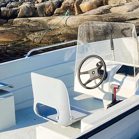 11 Person In Bud-by Traum * Bud