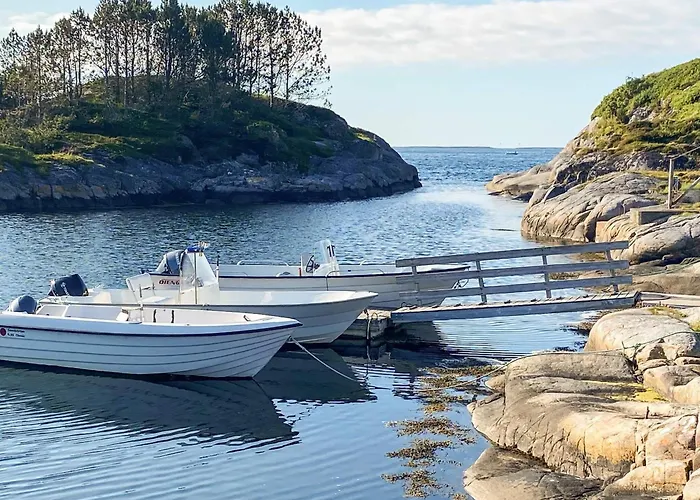 11 Person In Bud-by Traum Bud